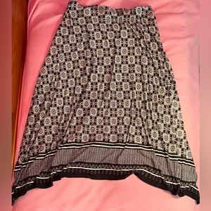 Dana Buchman Black&White Patterned Long Skirt